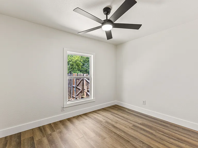 418 Lillian St — Photo 19