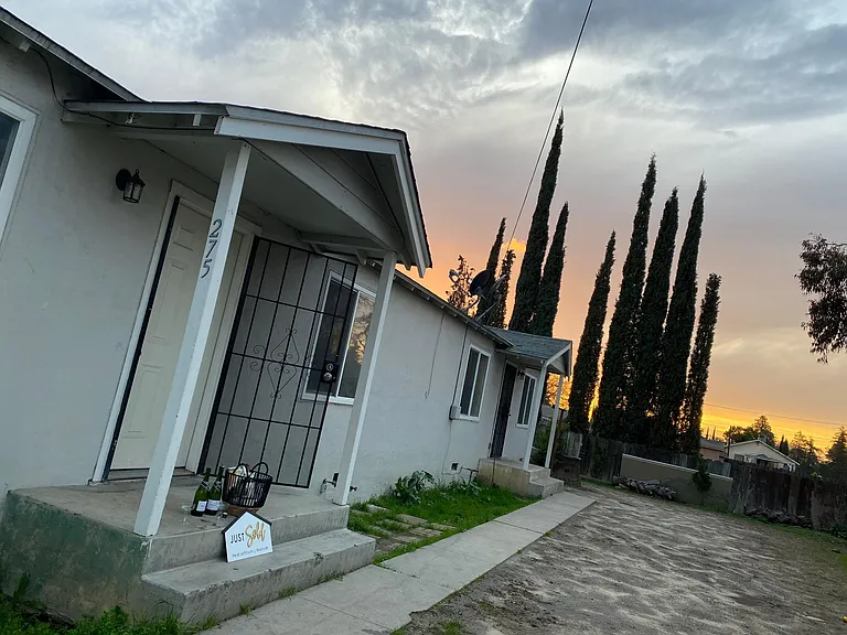 275 Alaska St — Photo 4