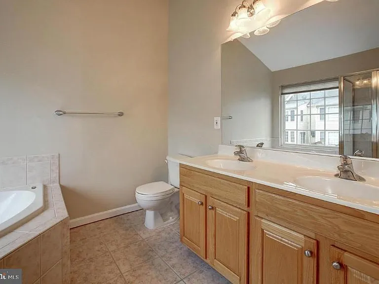 9611 Normanton Way — Photo 11