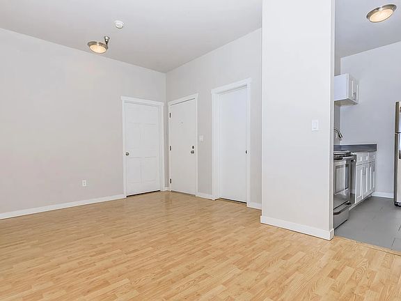 5th image of 100 6th Ave S APT 309