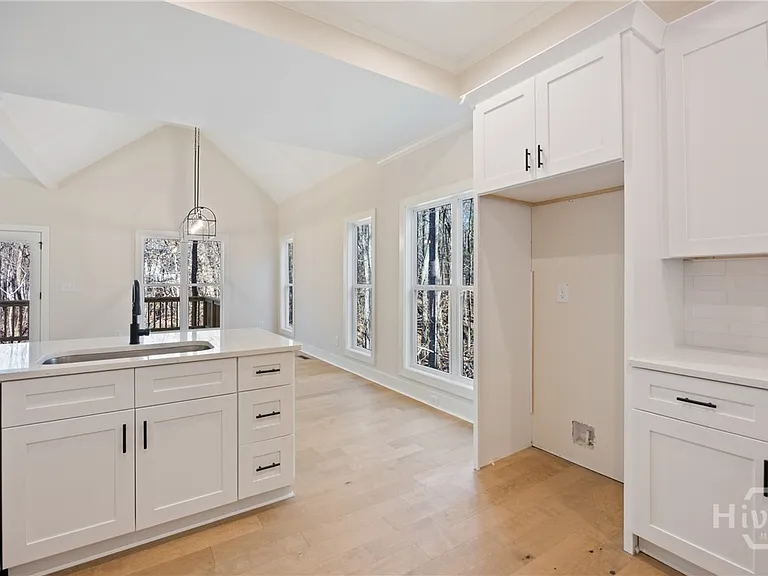 360 Ansley Dr — Photo 15