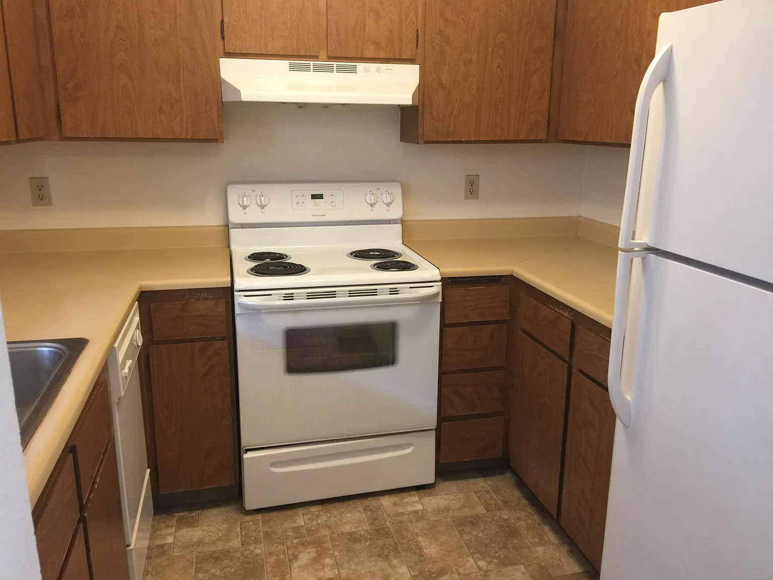 3 bed, 900 sqft, $1,050 — Photo 4