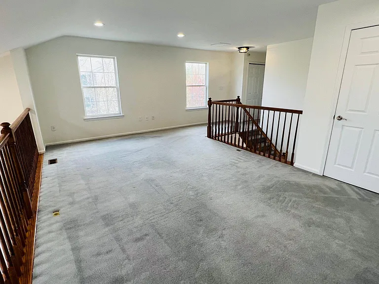 Large Loft Space (Gym / Office / Media Room)