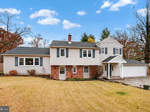 2447 Hillside Dr, Norristown, PA 19403
