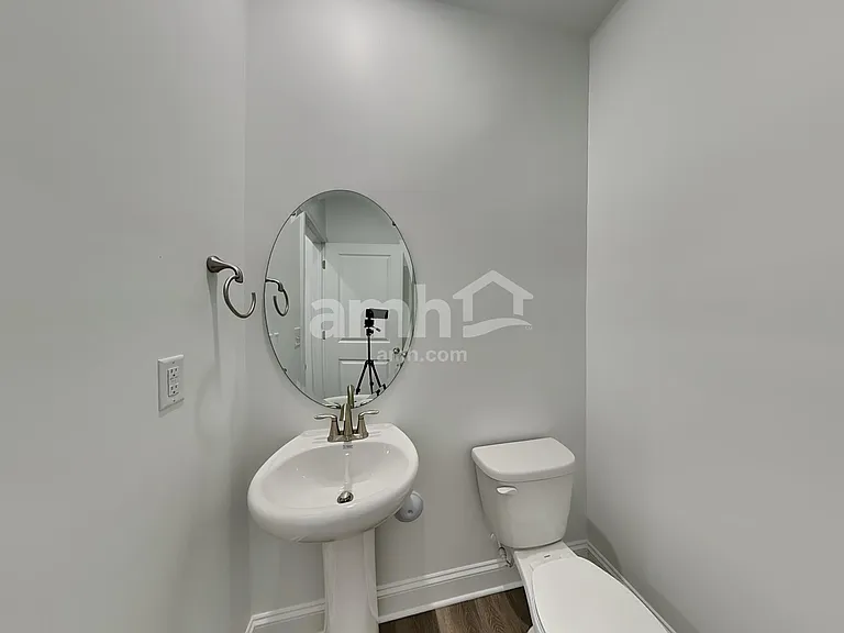 1112 Livengood Way — Photo 7