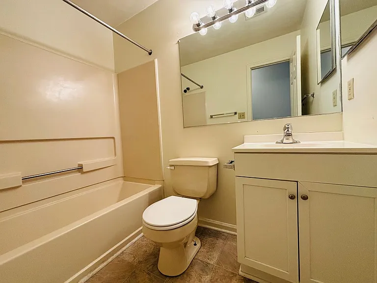 402G Berryfield Ln — Photo 8