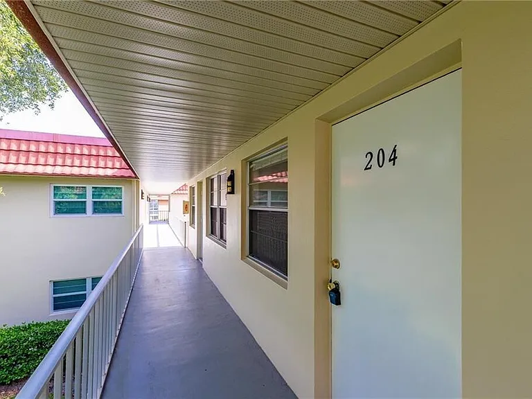 16 Vista Palm Ln #204 — Photo 2