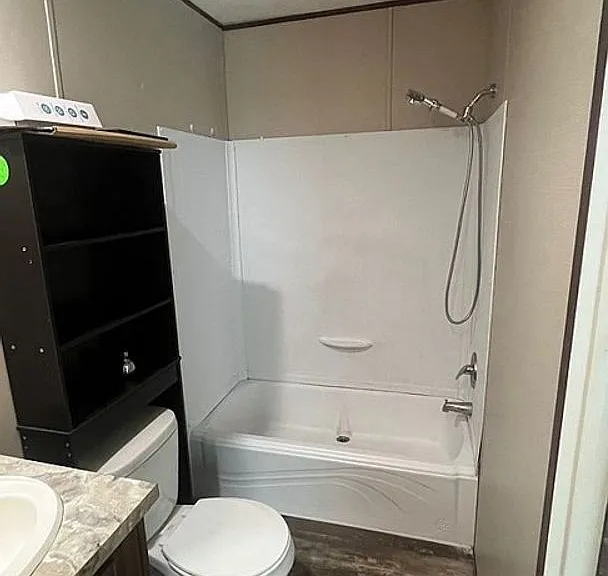 301 Henning Dr — Photo 8
