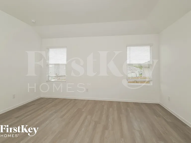 13003 Rosemary Cv — Photo 8