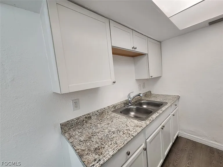 1919 Lillie St — Photo 16