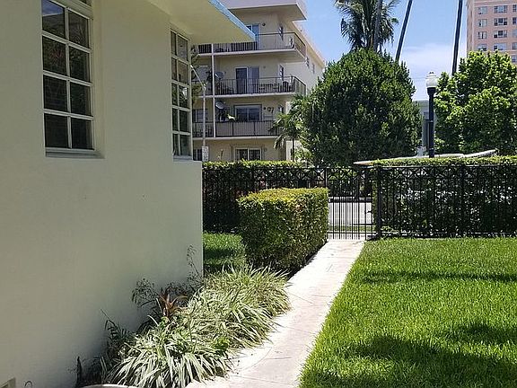 5th image of 826 Euclid Ave APT 12