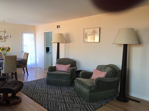 4th image of 2498 Roosevelt Ave