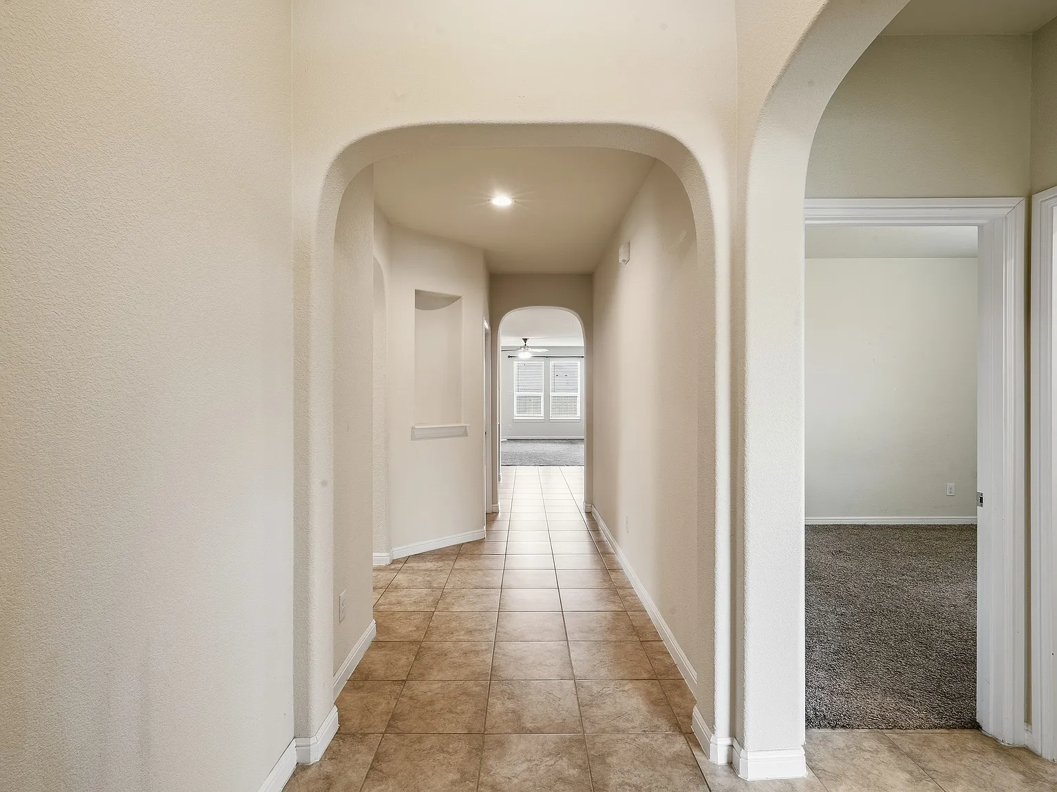 3 bed, 1998 sqft, $2,400 — Photo 3