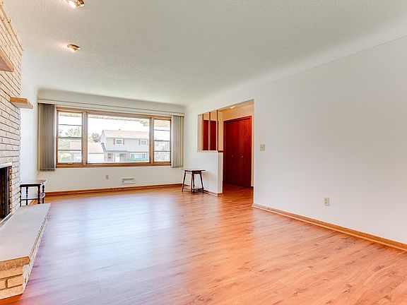 4th image of 3017 Townview Ave NE