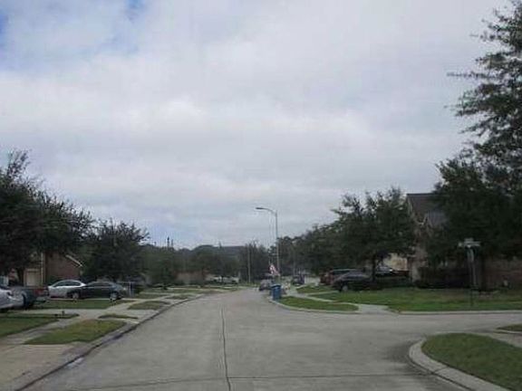 Exterior Neighborhood (street photo)