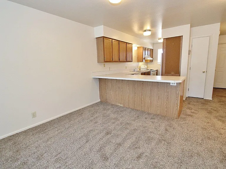 551 N Moffatt Ave #9 — Photo 7