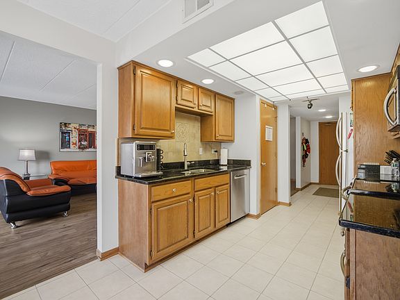 3rd image of 1380 Oakwood Ave APT 306