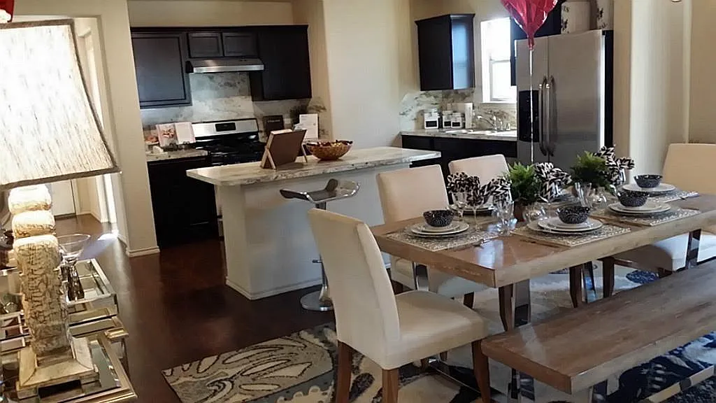 4 bed, 1965 sqft, $2,150 — Photo 3
