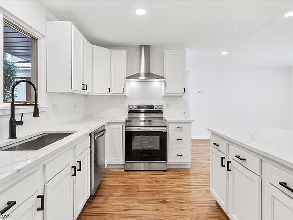 3rd image of 27099 Driscoll Ln