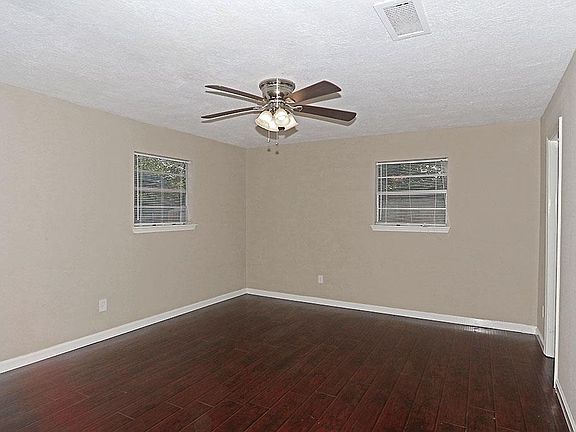 4th image of 10206 Chesterfield Dr