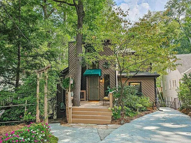2355 Virginia Pl NE — Photo 20