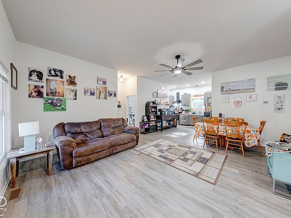 4th image of 1188 Evergreen Way
