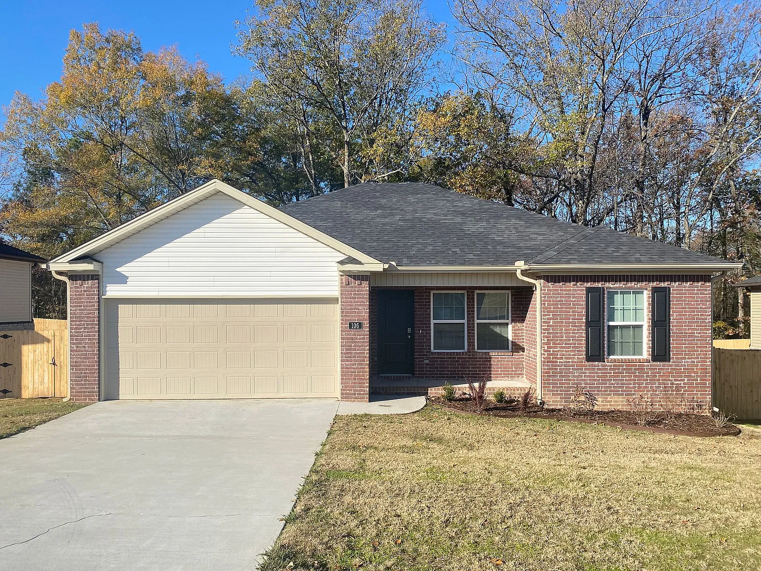 105 Sparrow Rd — Photo 1