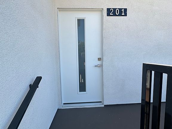 4th image of 1445 N Maple St #201