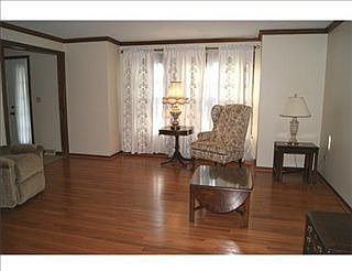 2nd image of 9098 Meadow Oaks Dr