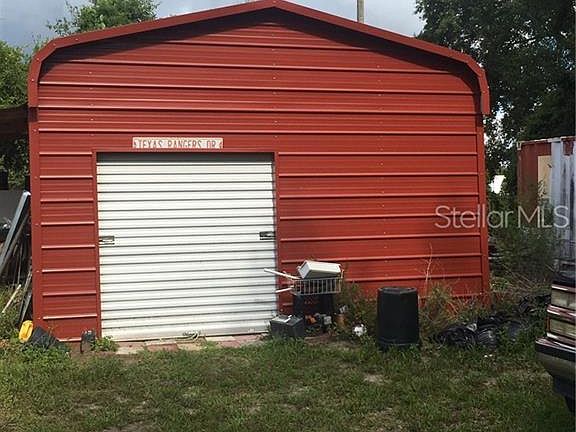 3rd image of 820 Annie Laurie Ln
