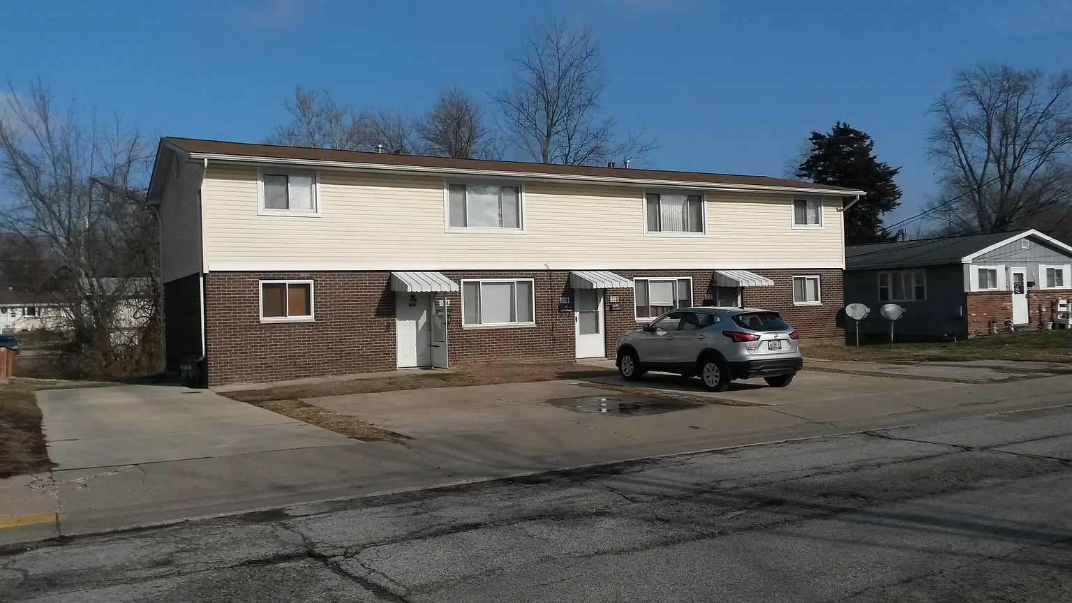 352 Mill St photo 1