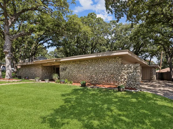 7267 Madeira Dr, Fort Worth, TX 76112