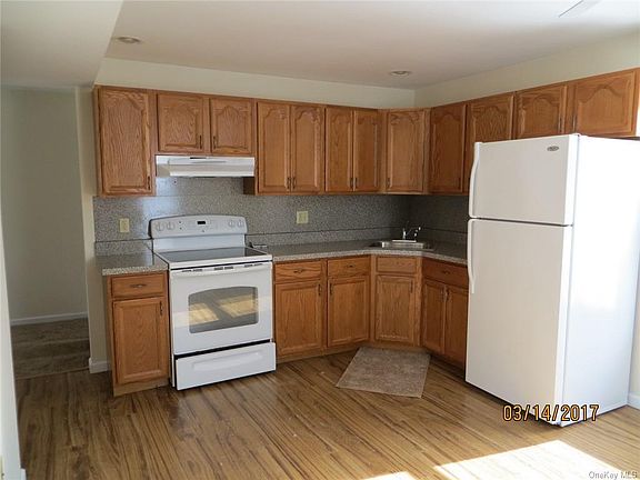 2nd image of 112 New St #3