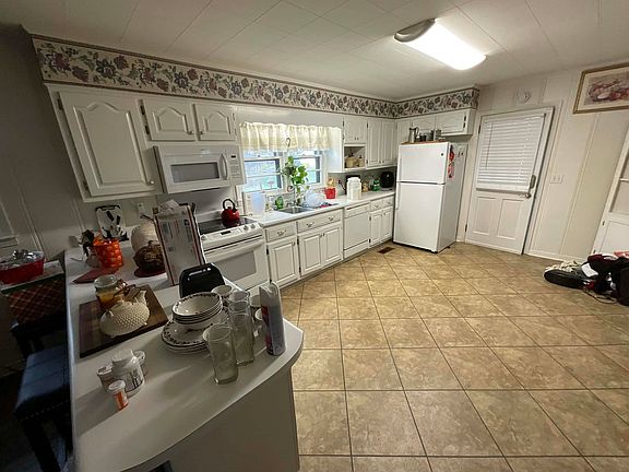 5th image of 161 1st St