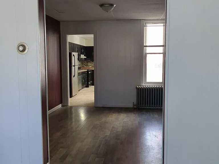 1529 W King St — Photo 8