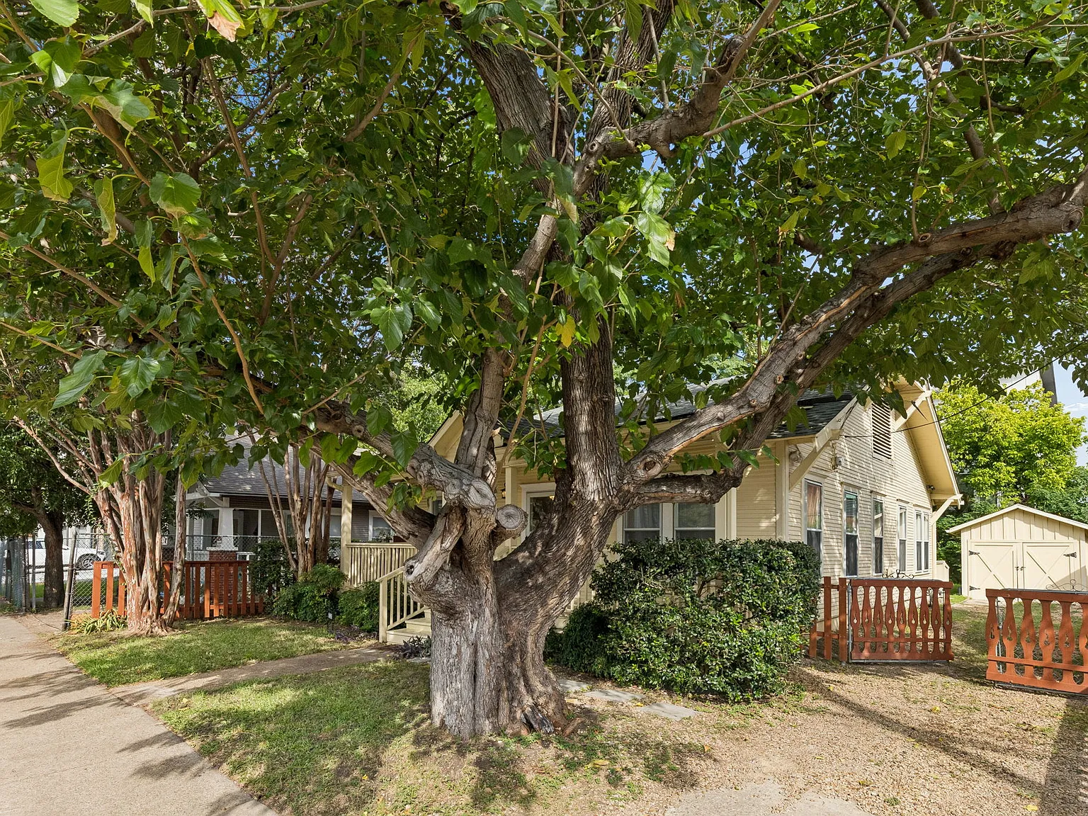 3 bed, 1100 sqft, $1,850 — Photo 2