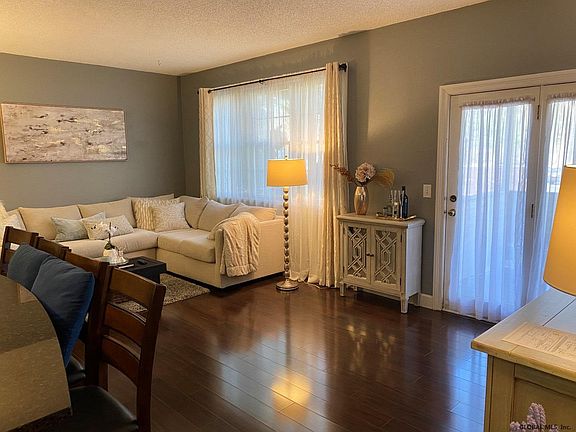 5th image of 135 Monmouth Way