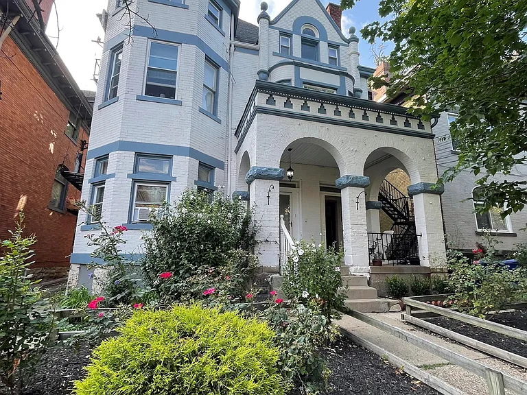 332 Stratford Ave — Photo 1