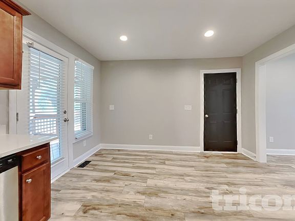 4th image of 302 Oxfordshire Dr