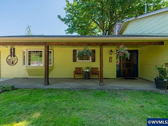 3rd image of 733 Laurel Pl NW