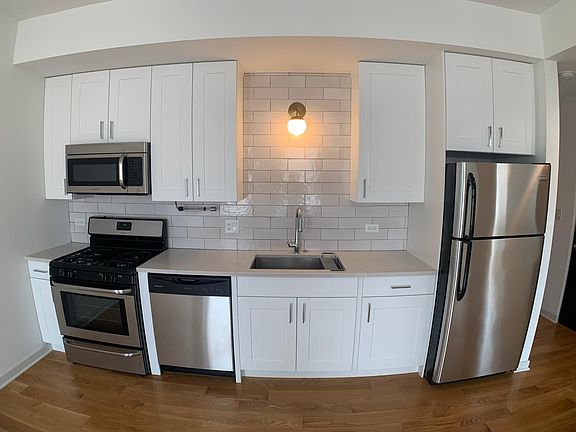 3rd image of 1801 S Ashland Ave #304
