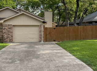 424 Lochridge Dr, Azle, TX 76020