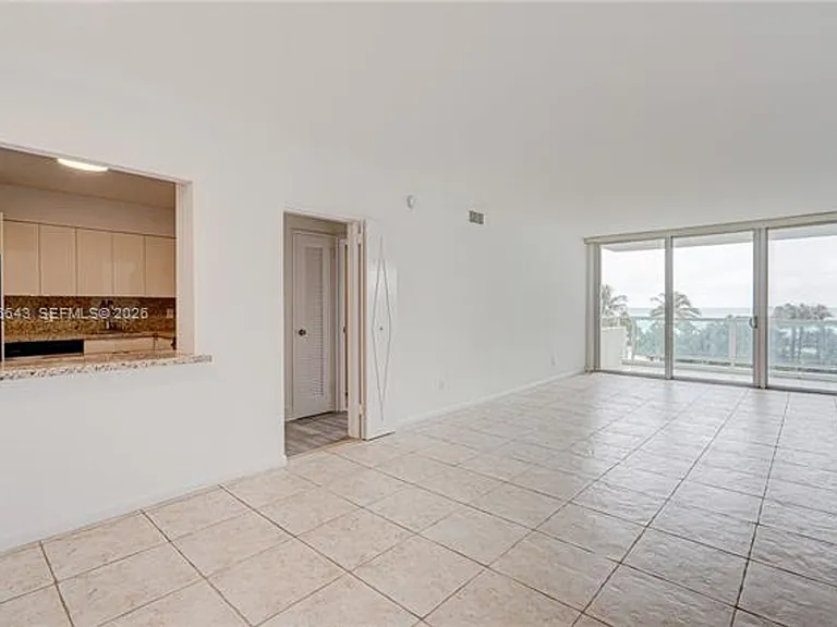 5161 Collins Ave #516 — Photo 11