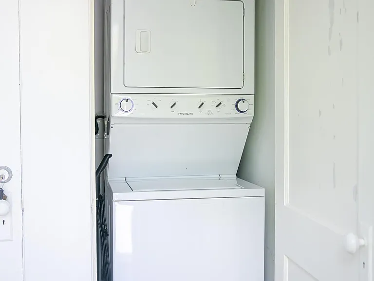 109A Aquidneck Ave — Photo 16