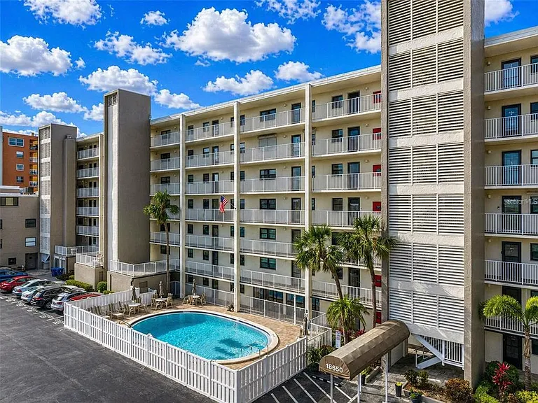 18650 Gulf Blvd #305 — Photo 59
