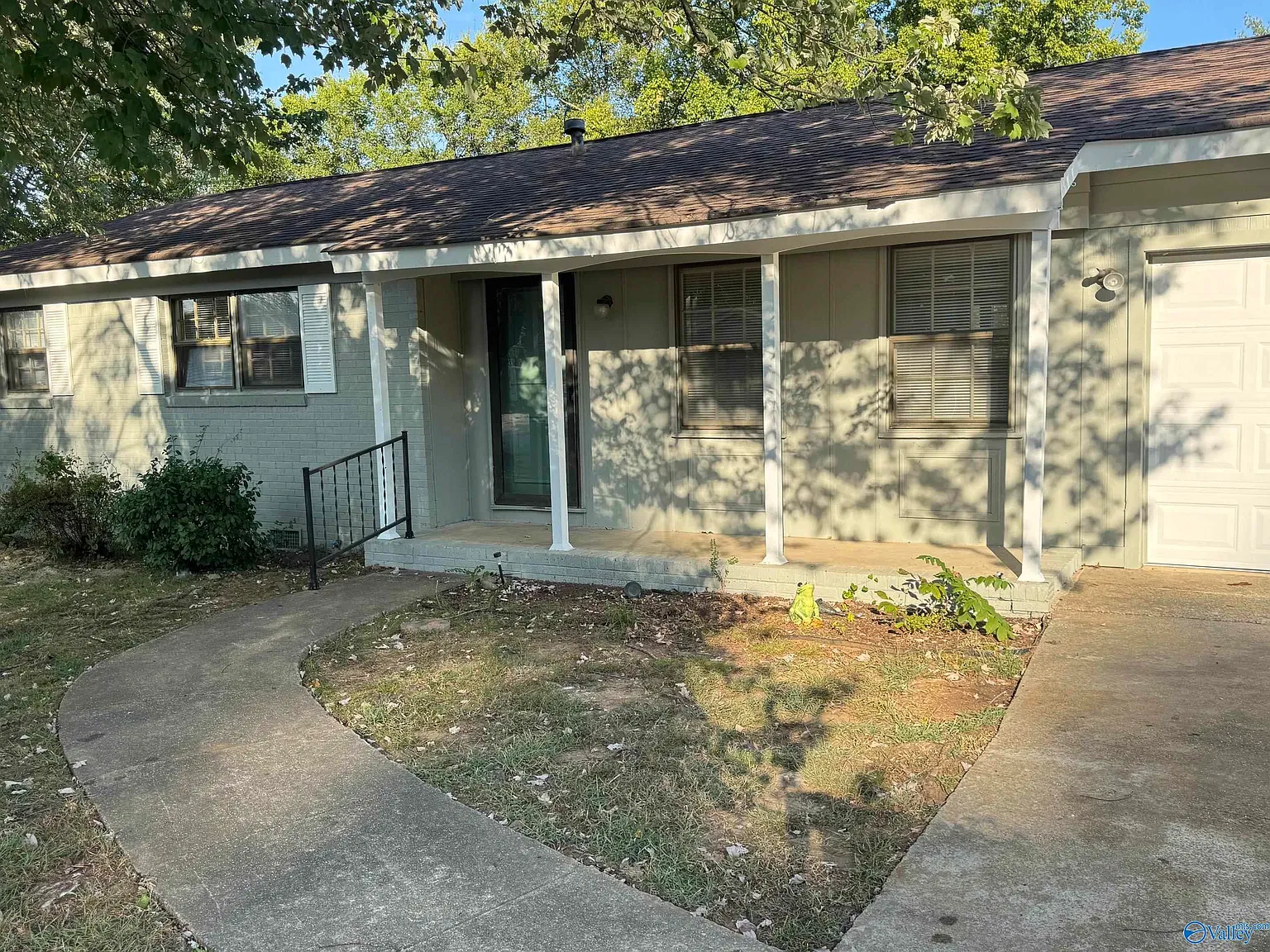 3 bed, 1.5 bath, 1098 sqft, $1,495 — Photo 2