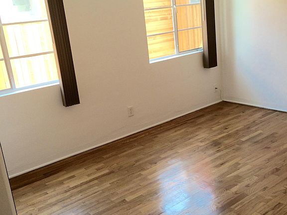 4th image of 126 Bicknell Ave #6