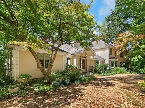 800 Linkhorn Dr, Virginia Beach, VA 23451