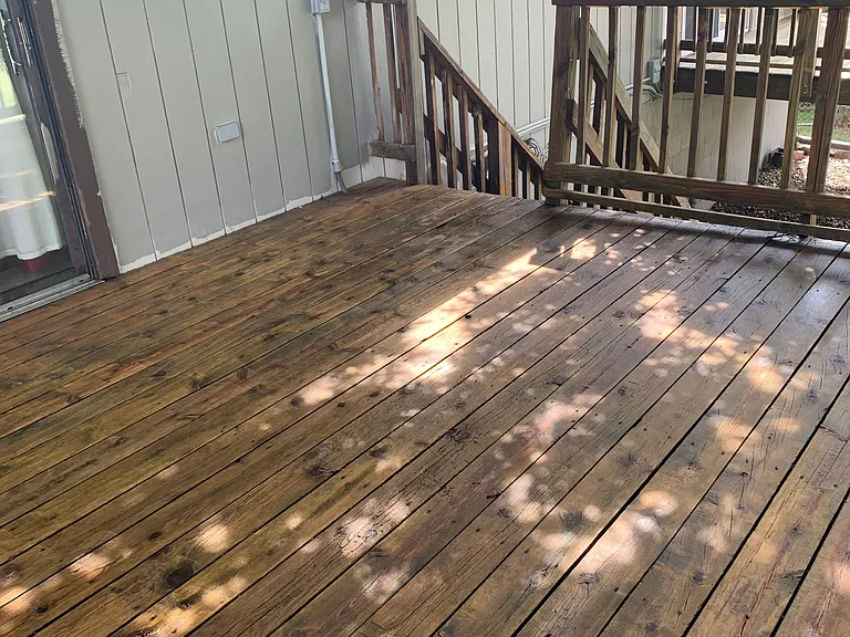 Deck of the dining area.