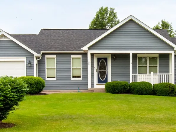 1228 Holland Dr, Farmington, NY 14425